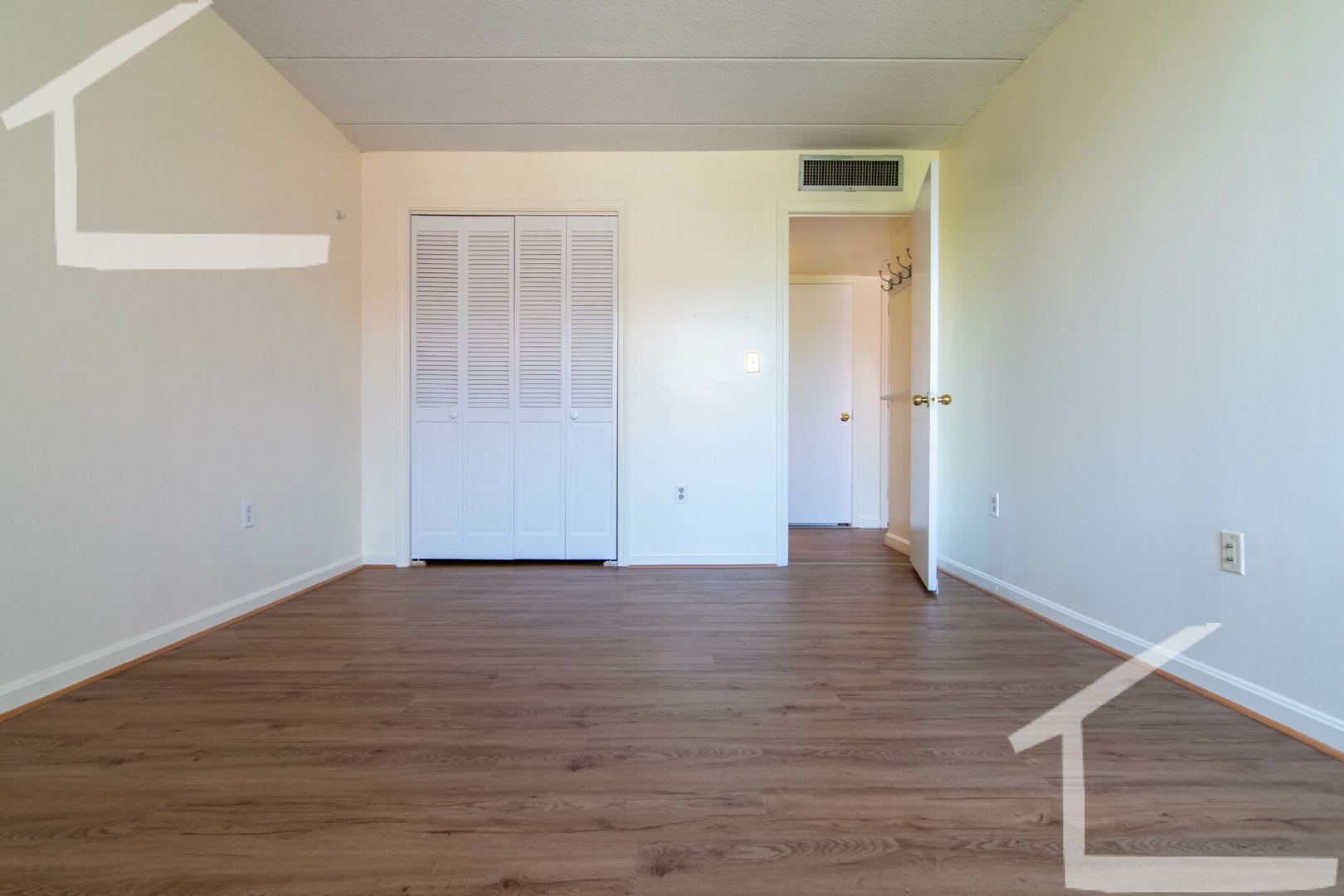 Charming 2 Bedroom-No Broker Fee – photo 5