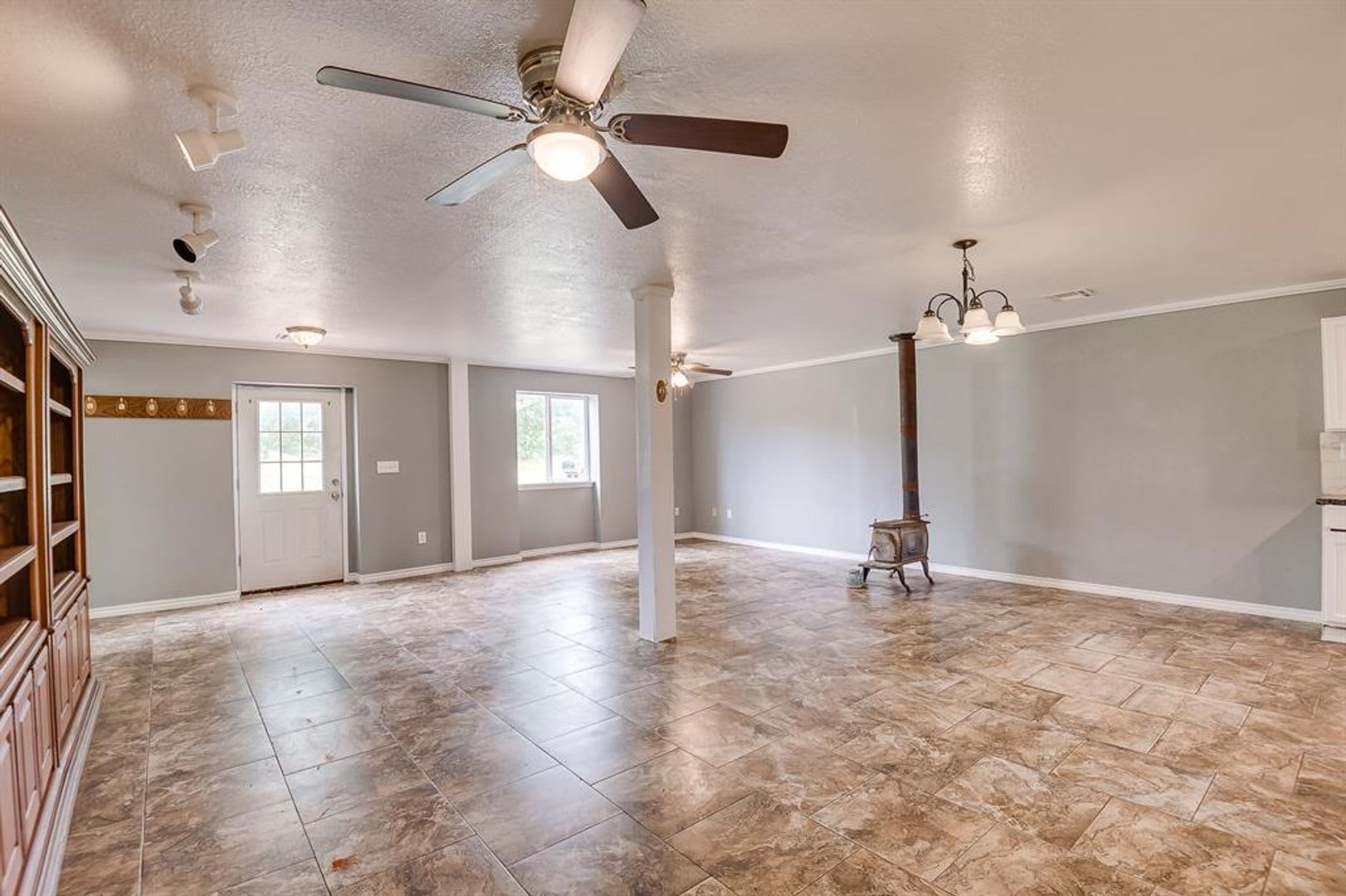Country Living at Its Finest – 40 Acres, Shops & Barndominium – photo 3