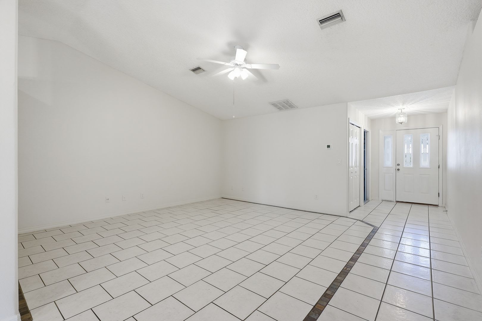 2 Bed 2 Bath Duplex With Garage – photo 4