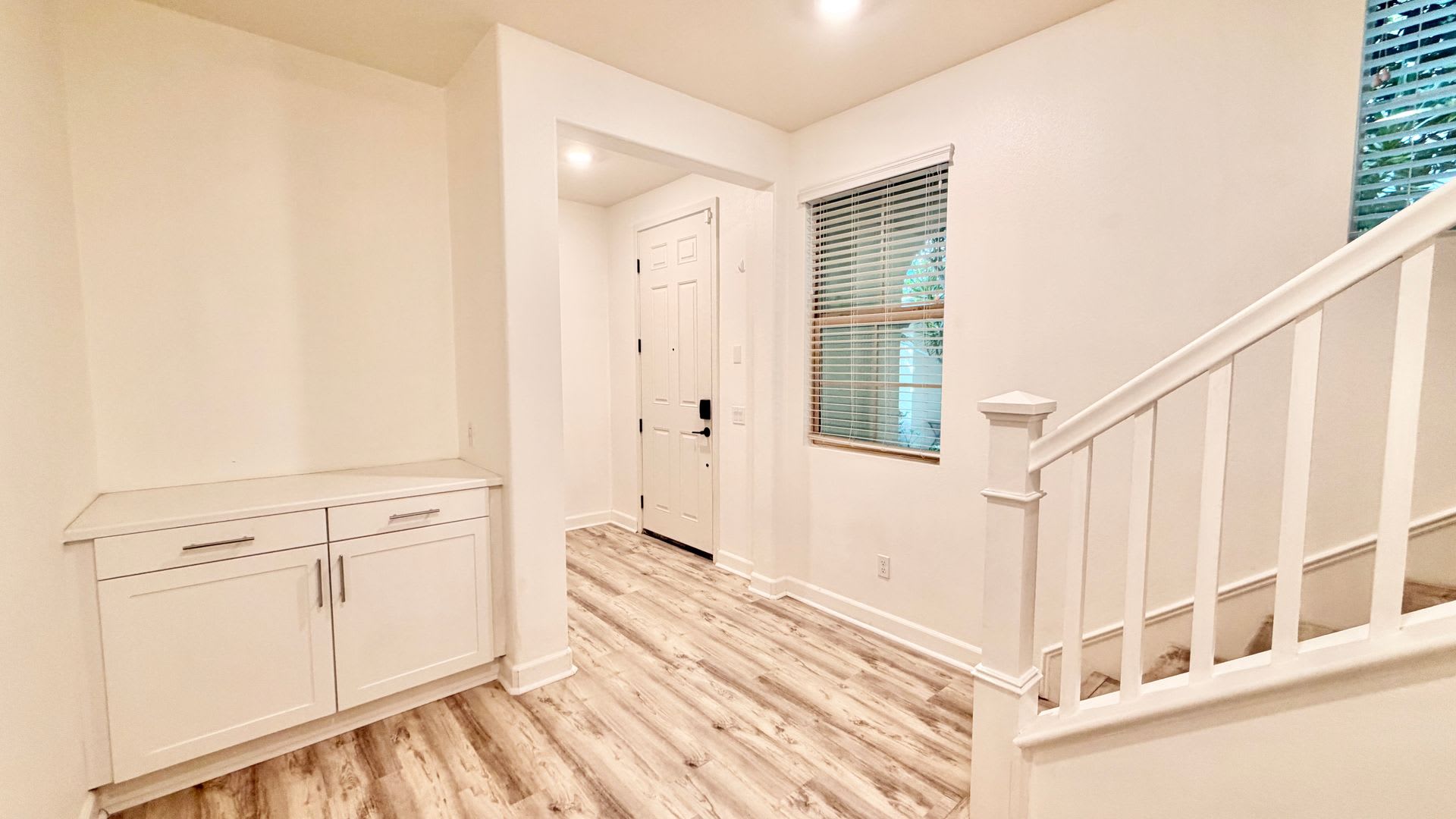 Awesome Tri Level Townhome Minutes To Everything Located Within The Private Gated St Cloud Community Of Oceanside – photo 3