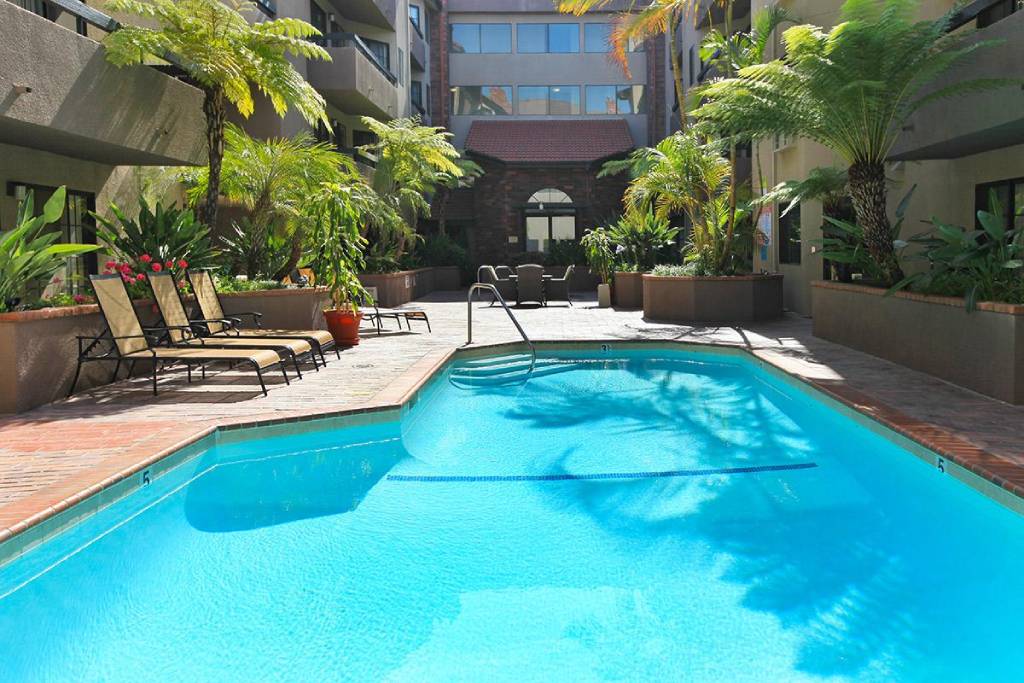 Savoy West Apartments – photo 1