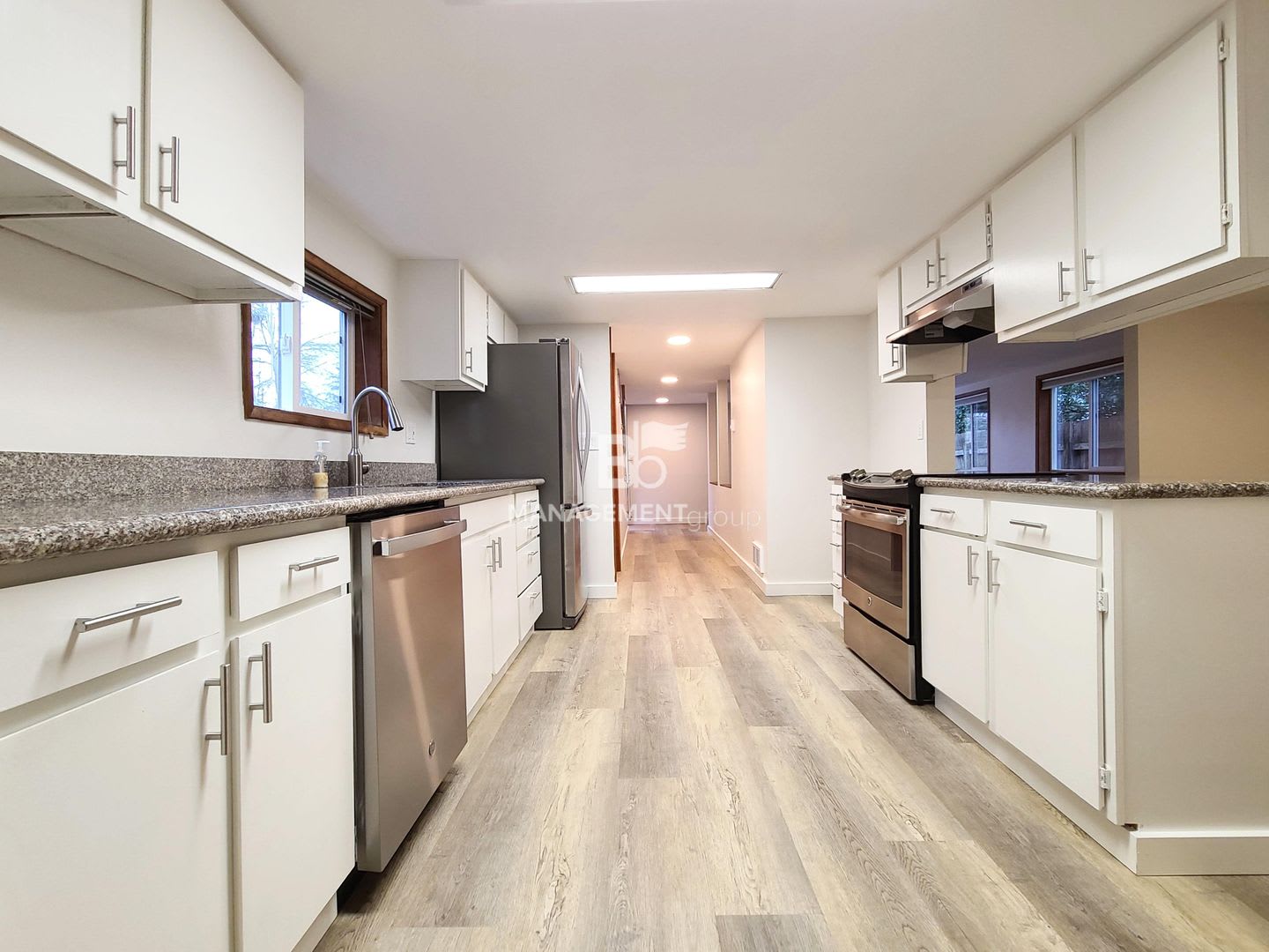 Nearly 1/2 Acre of Privacy Nestled in the Trees of West Linn. Updated Kitchen & Bathroom! – photo 5