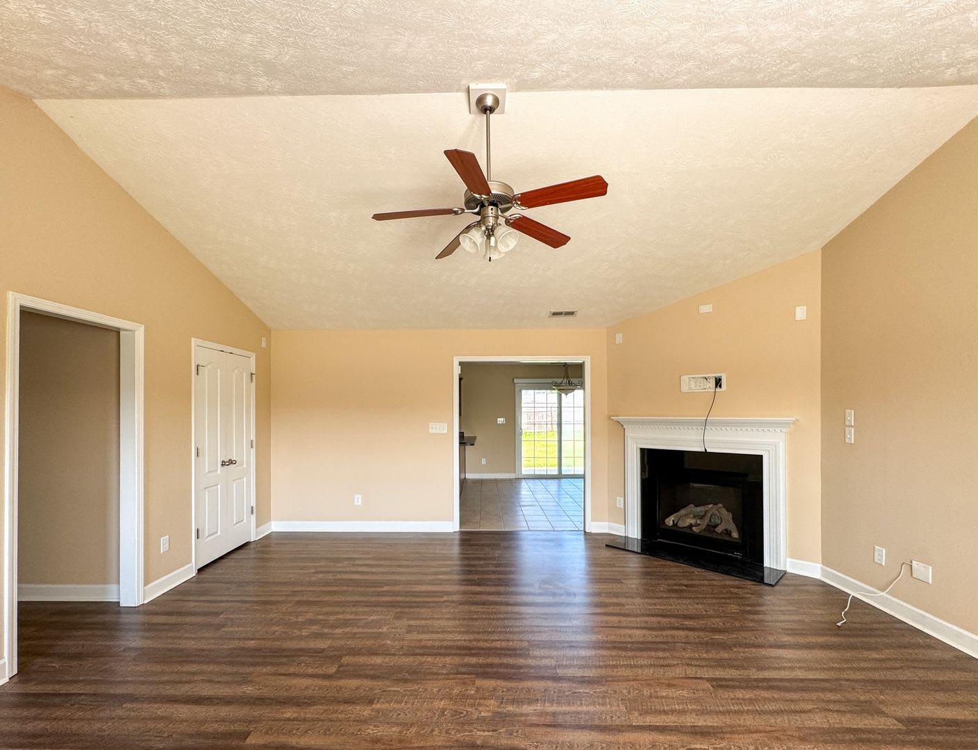 3 Bed 2 Bath Home in Westgate – photo 2