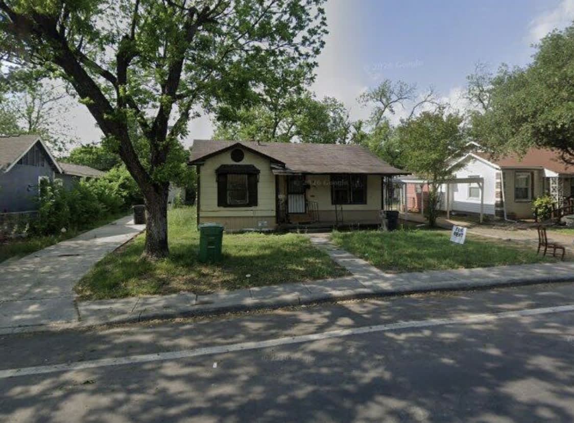 1606 Fresno St – photo 2