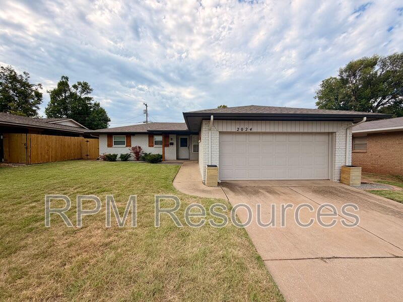 2024 Plymouth Ln – photo 3