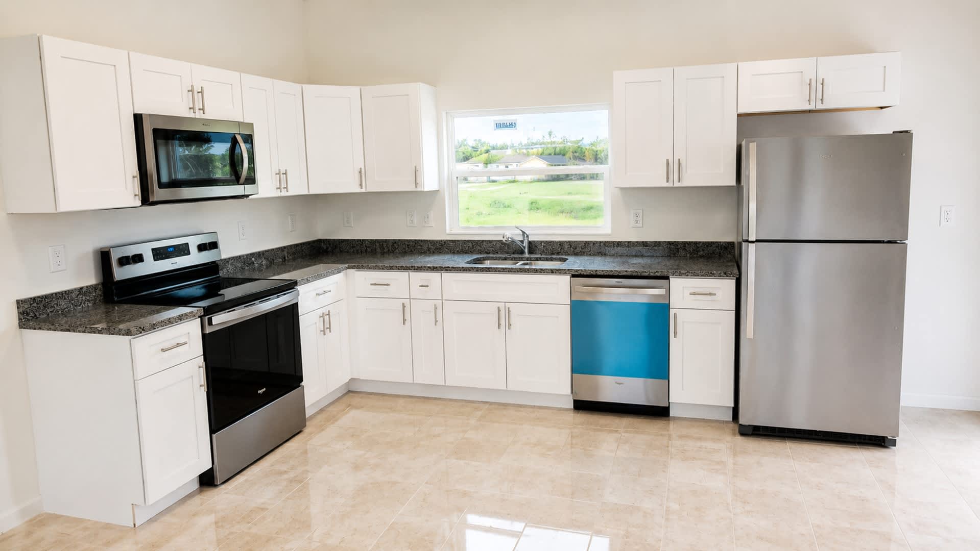 MOVE IN READY 3 BEDROOM 2 BATH LIKE NEW – photo 4