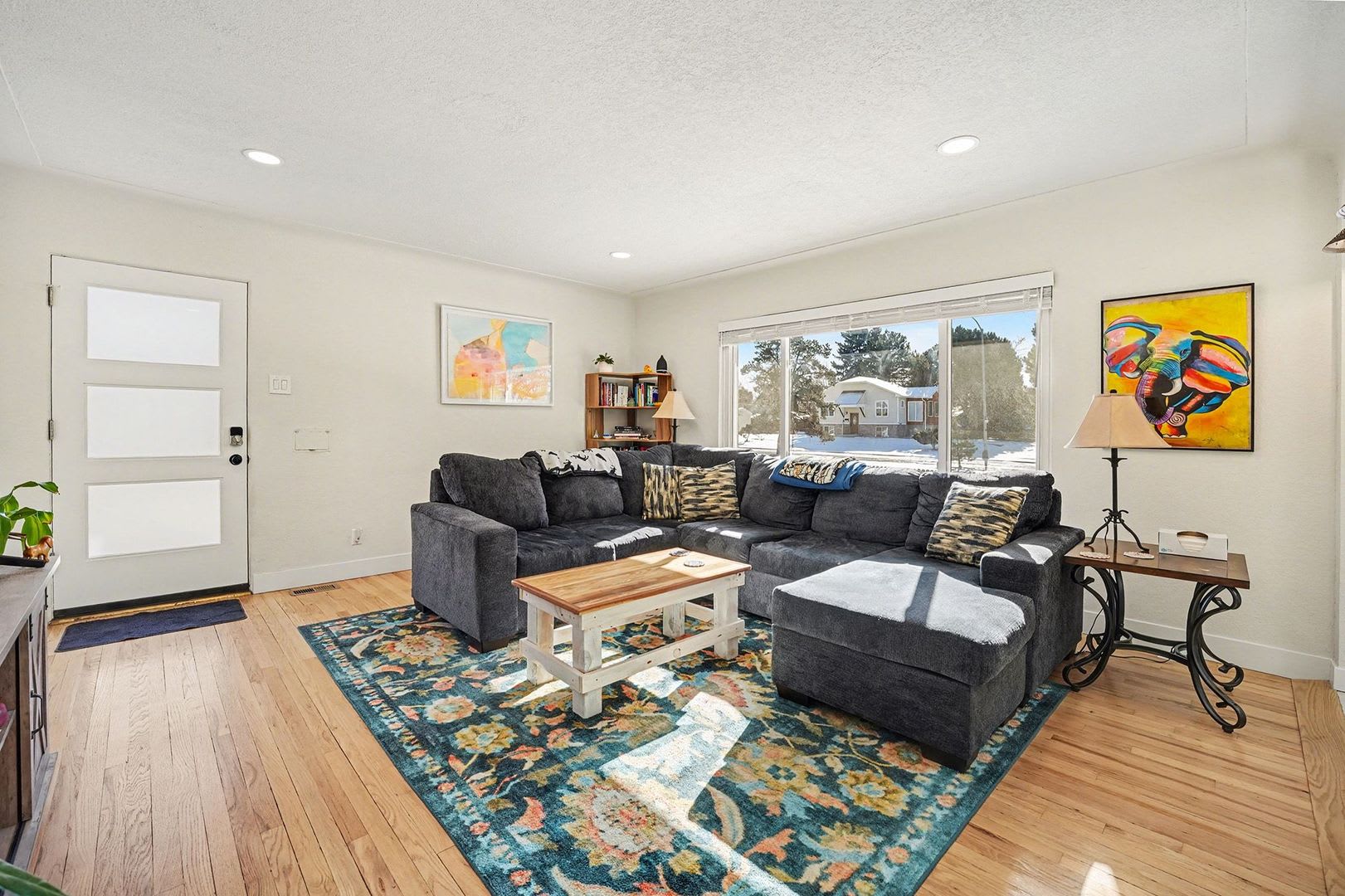 2 WEEKS FREE! Spacious 3BD/2BA Home in Denver, CO- Available August 1st! – photo 5