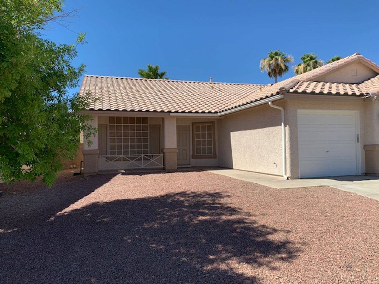 SINGLE STORY WITH A 3 CAR GARAGE IN HENDERSON!!!! – photo 3