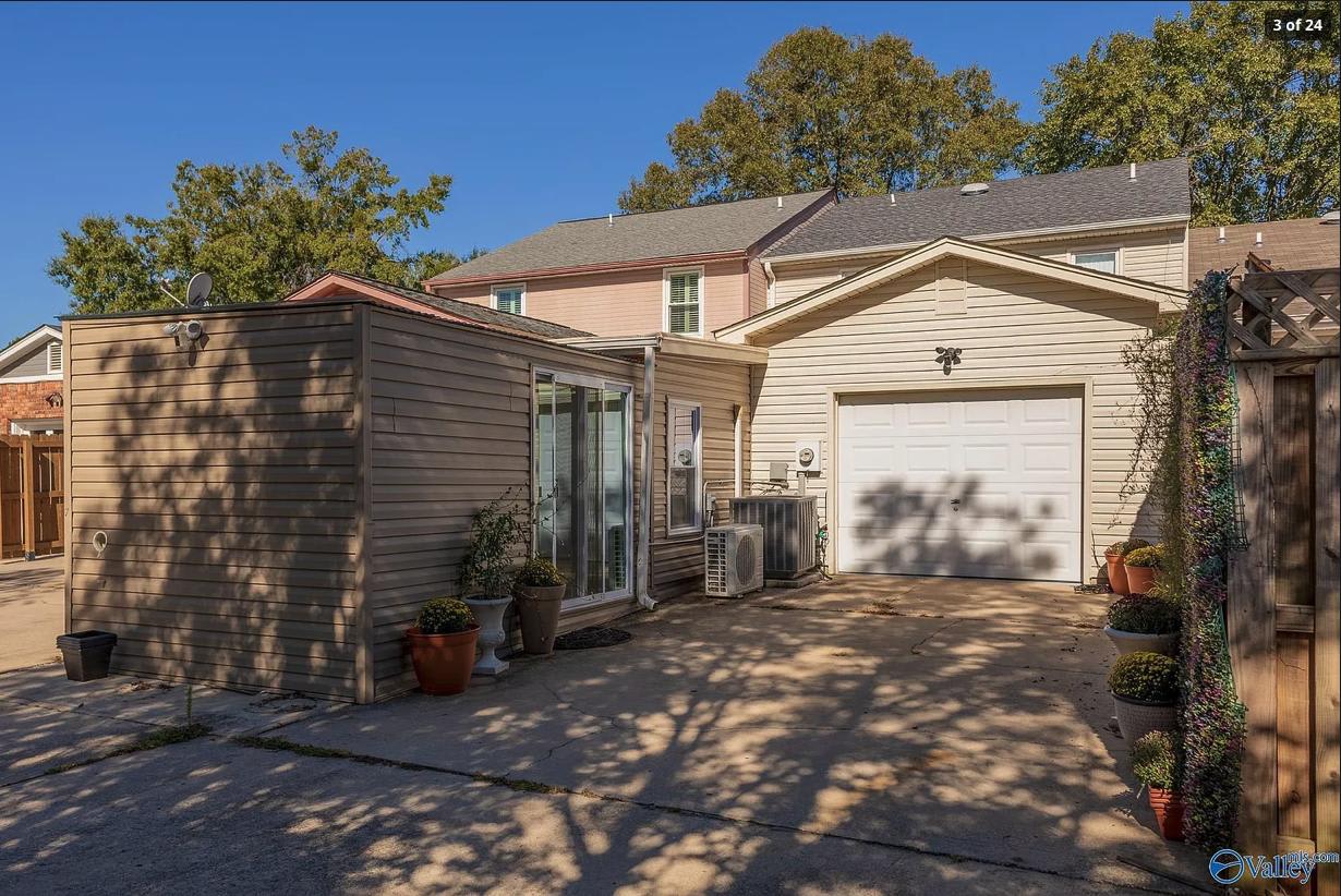 1561 River Bend Place Southeast – photo 1
