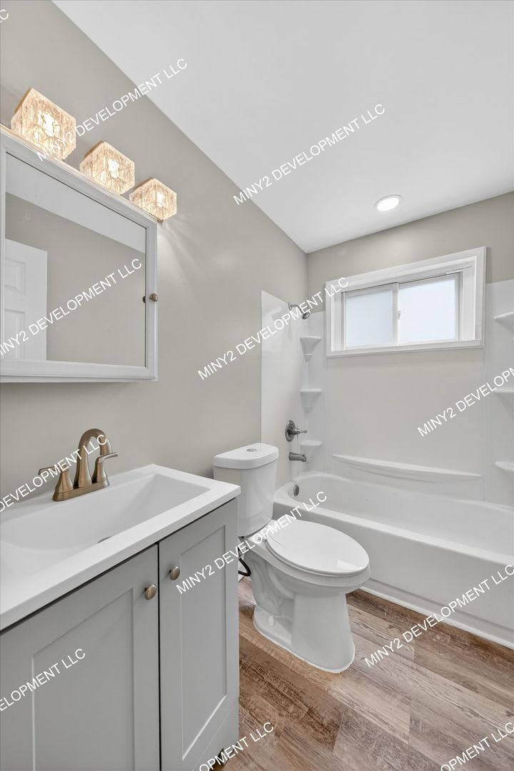 Fully Renovated 3-Bedroom Bungalow in Warren – photo 3