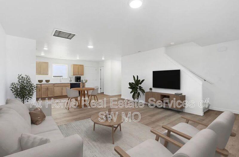 1035 W Madison Dr – photo 2