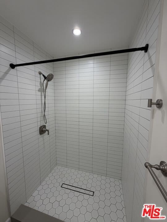 6533 Costello Ave – photo 4