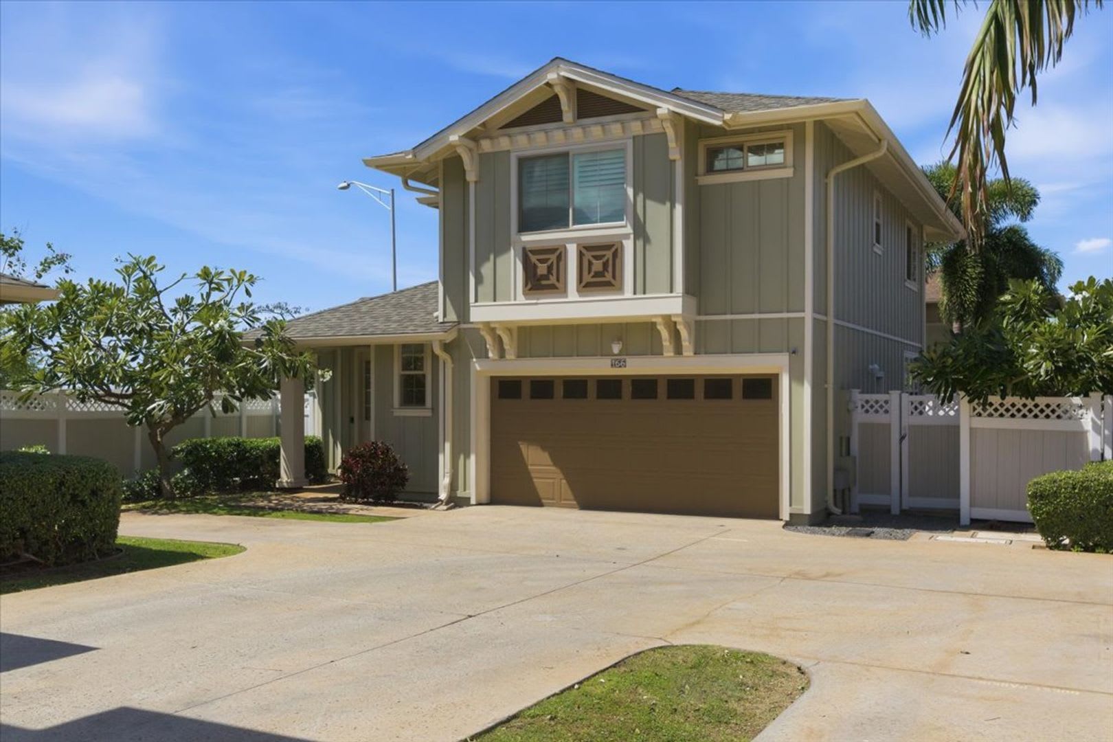 Modern Living in One of Lahaina’s Most Desirable Communities – photo 3