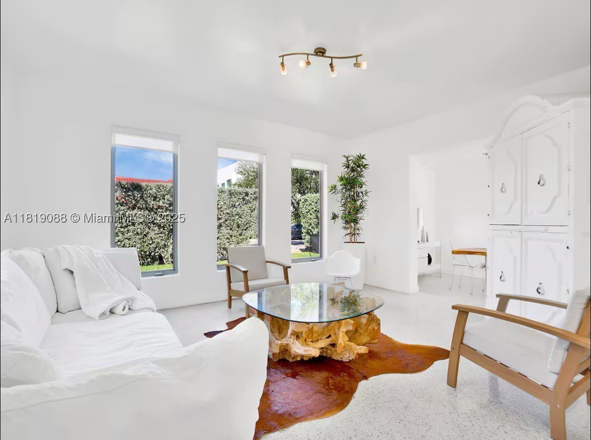 7537 W Treasure Dr – photo 3