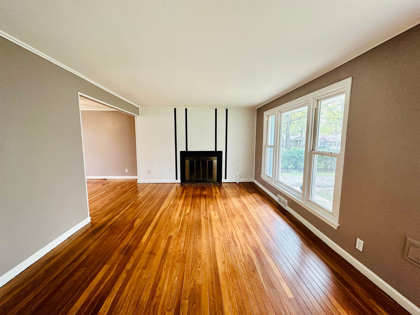 {7047} Prairie Village Ranch with Hardwood Floors + Large, Fenced Yard + 1 Car Garage – photo 3