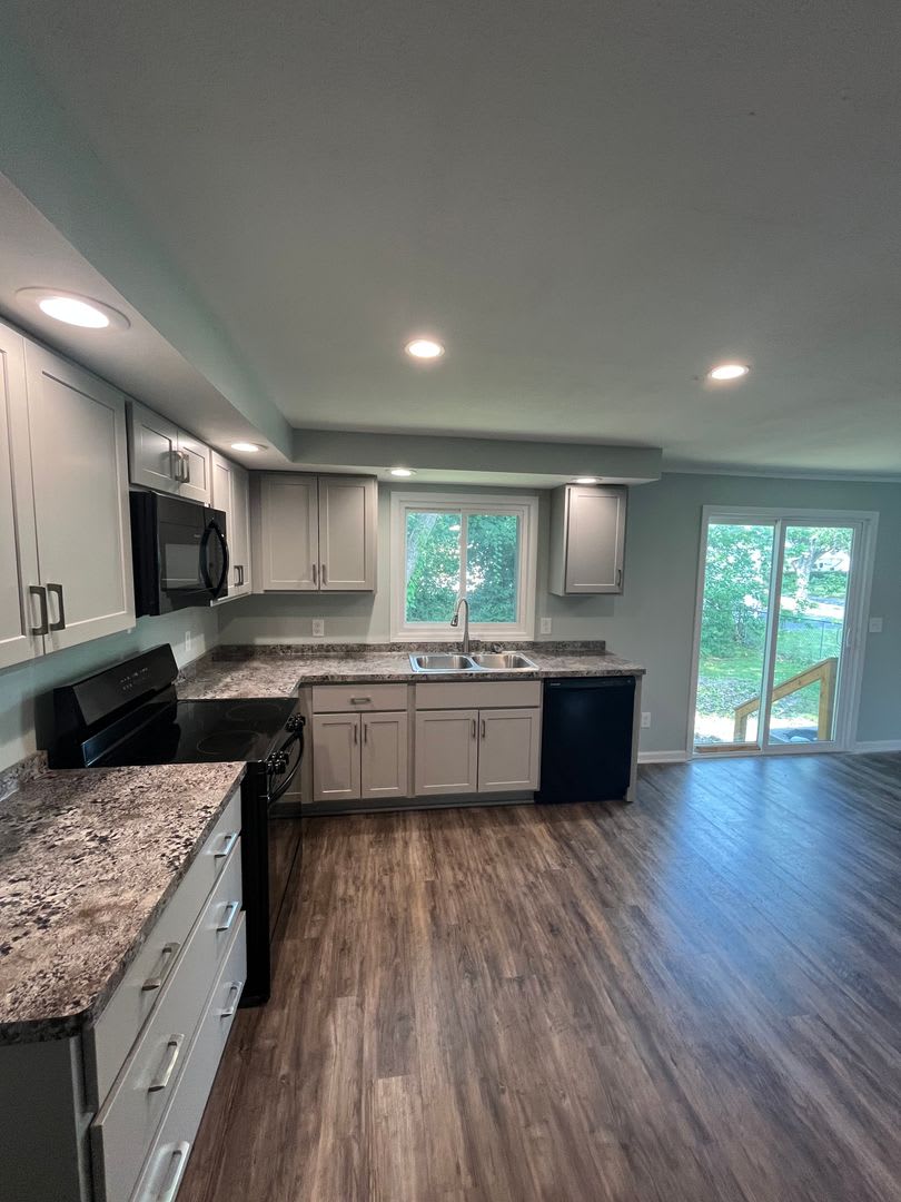 Spacious 3 Bedroom Home Available Now – photo 3