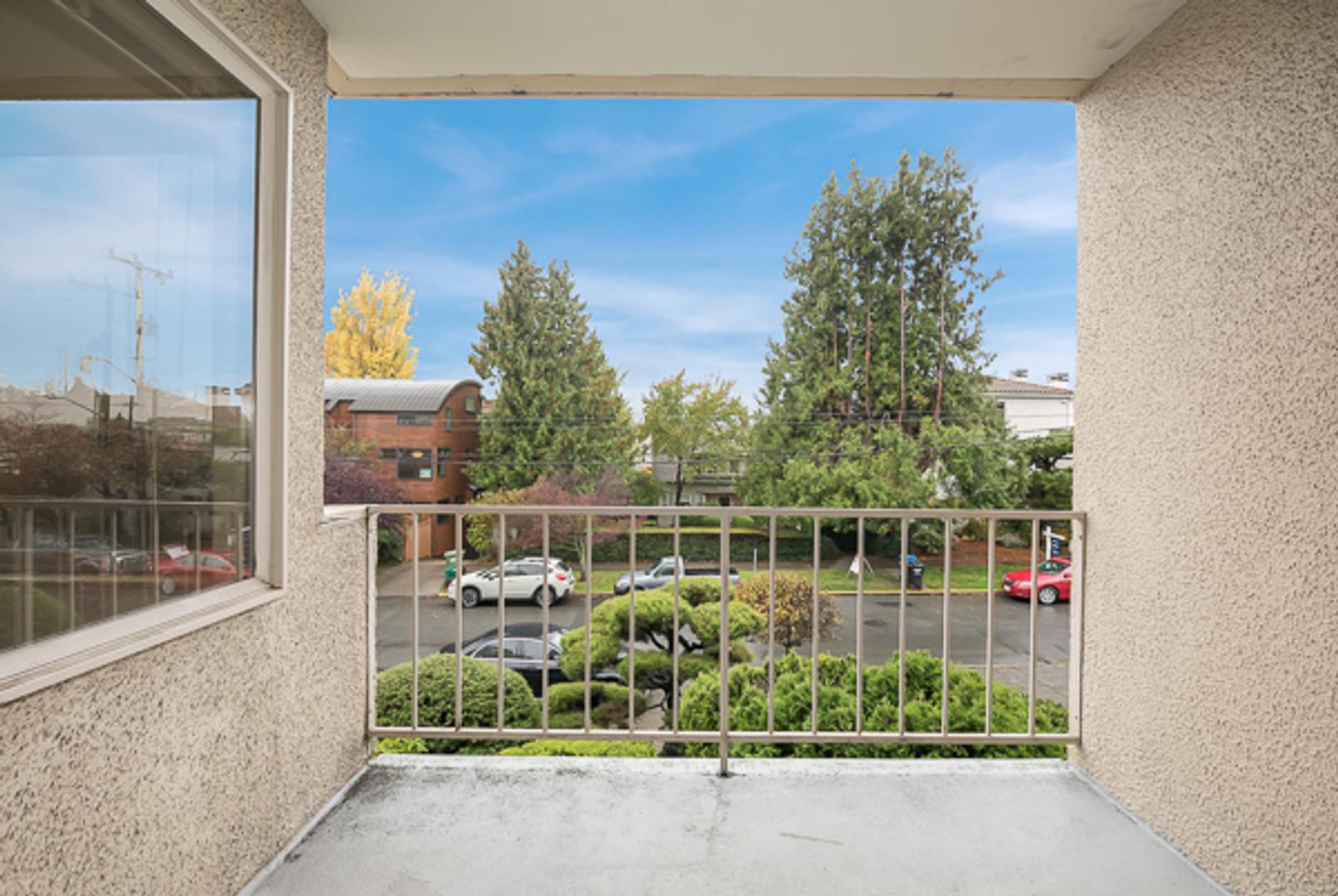 2034 Minor Apartments – photo 2
