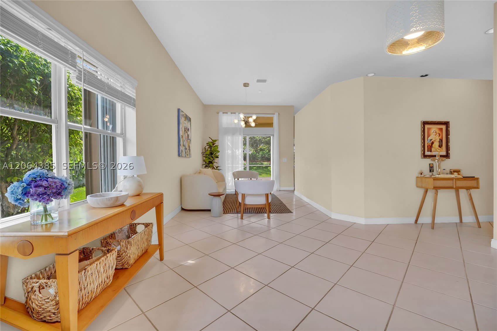 885 Tanglewood Cir – photo 3