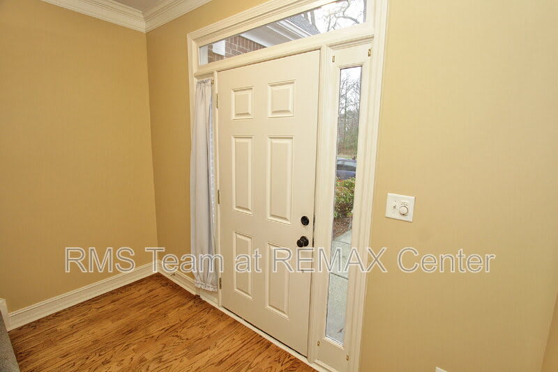 1360 Eastgate Ct SE – photo 2
