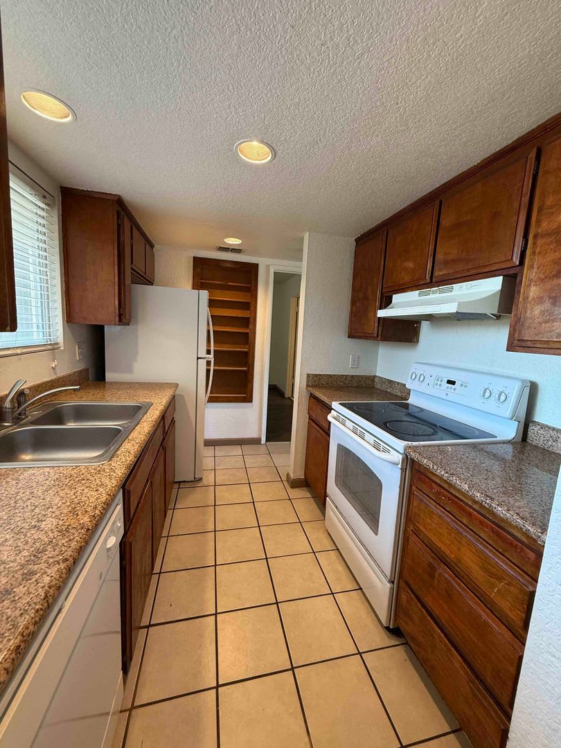 2 Bed 2 Full Bath Condo – photo 5