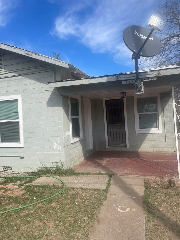1295 Bryan St – photo 2