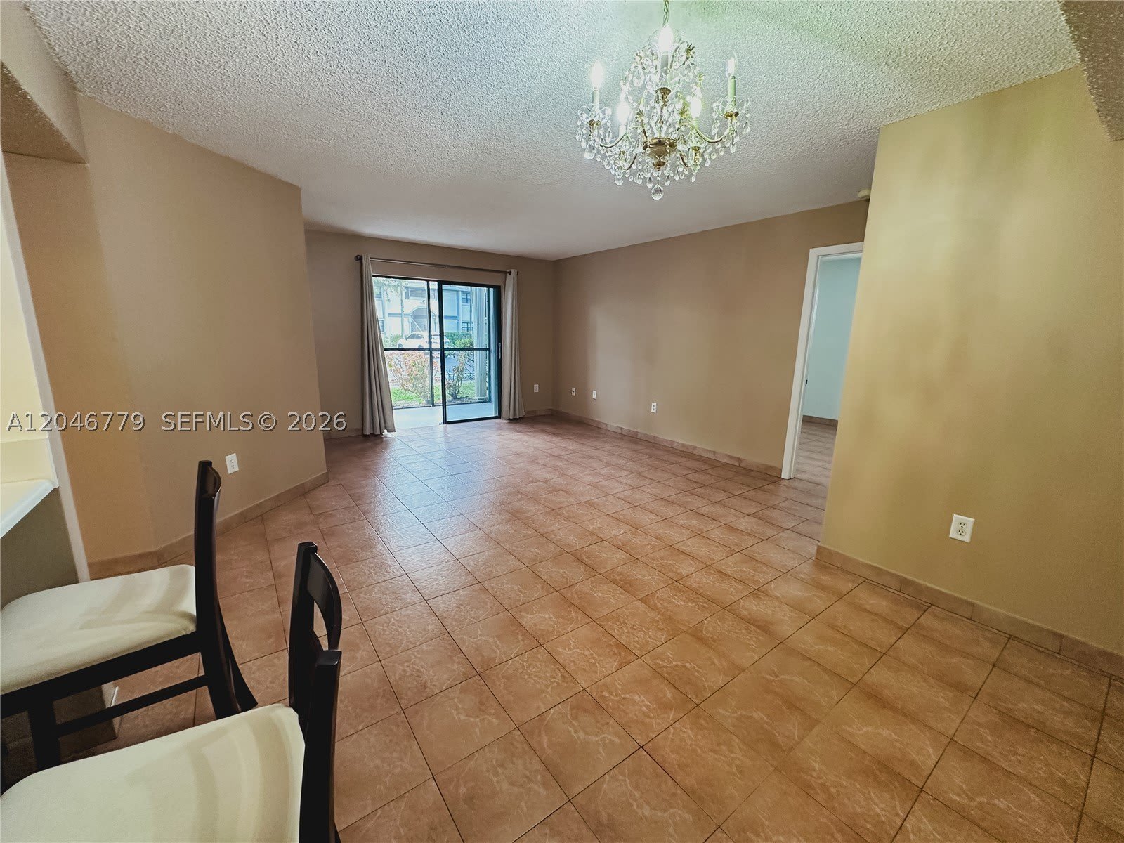 927 NE 199th St – photo 2