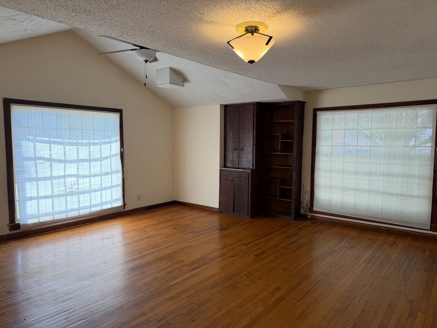 Cute 2 bedroom bungalow next to MSU – photo 3
