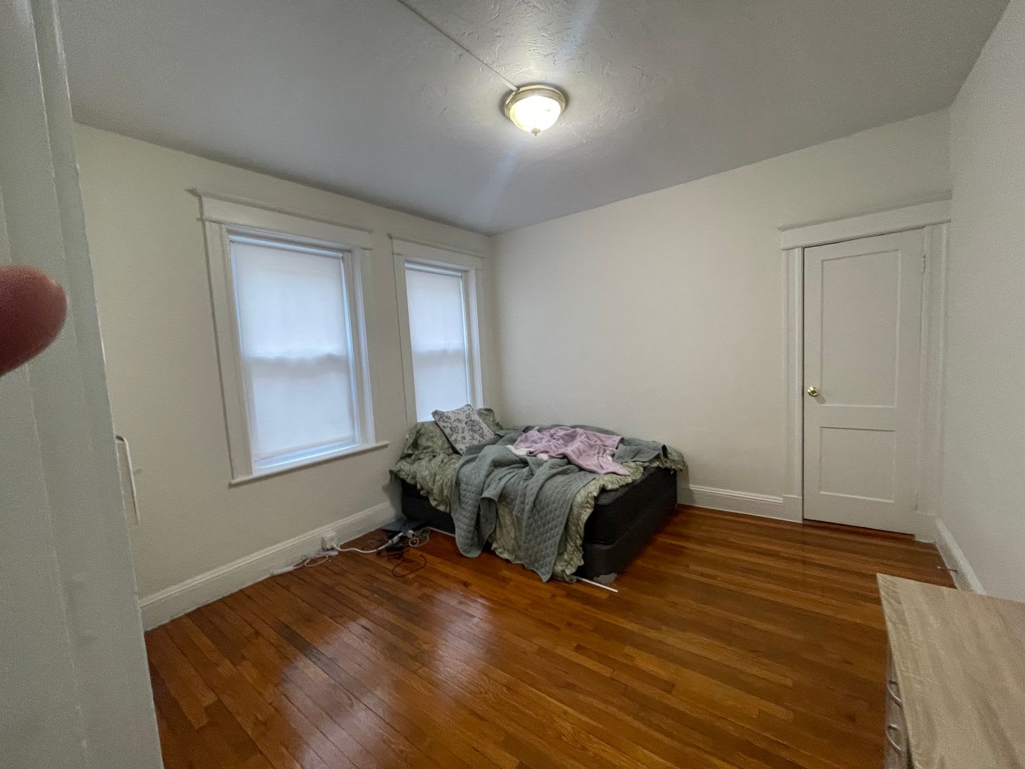 May 1 Awesome Studio With Huge Bedroom And Separate Kitchen Close To T No Fee – photo 3