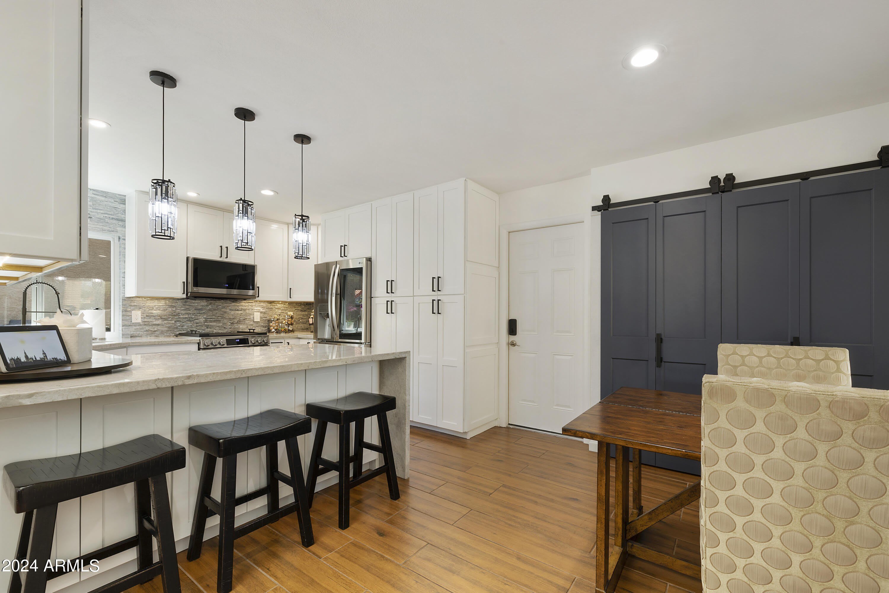 10065 E MISSION Lane – photo 5