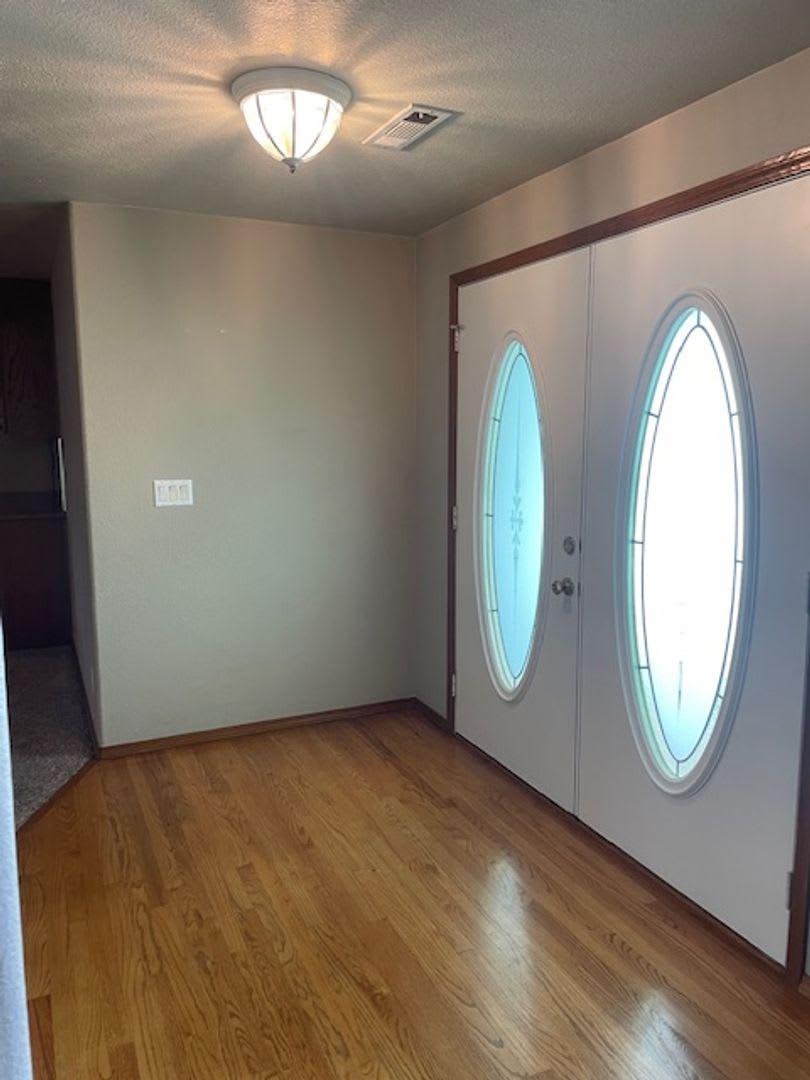 Quiet Peaceful 3 Bedroom 2 Bath Single Level Home Located In Central Point – photo 5