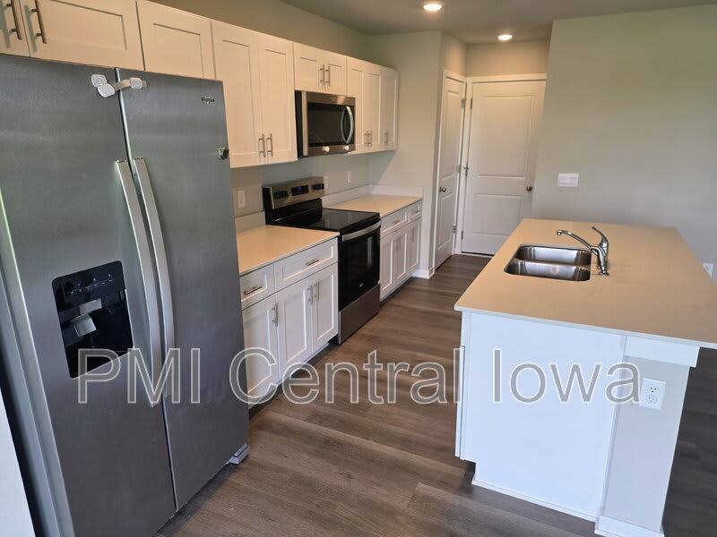1631 Northeast Crossing Oaks Lane – photo 4