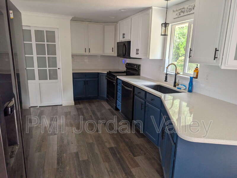 1394 North 400 East – photo 5