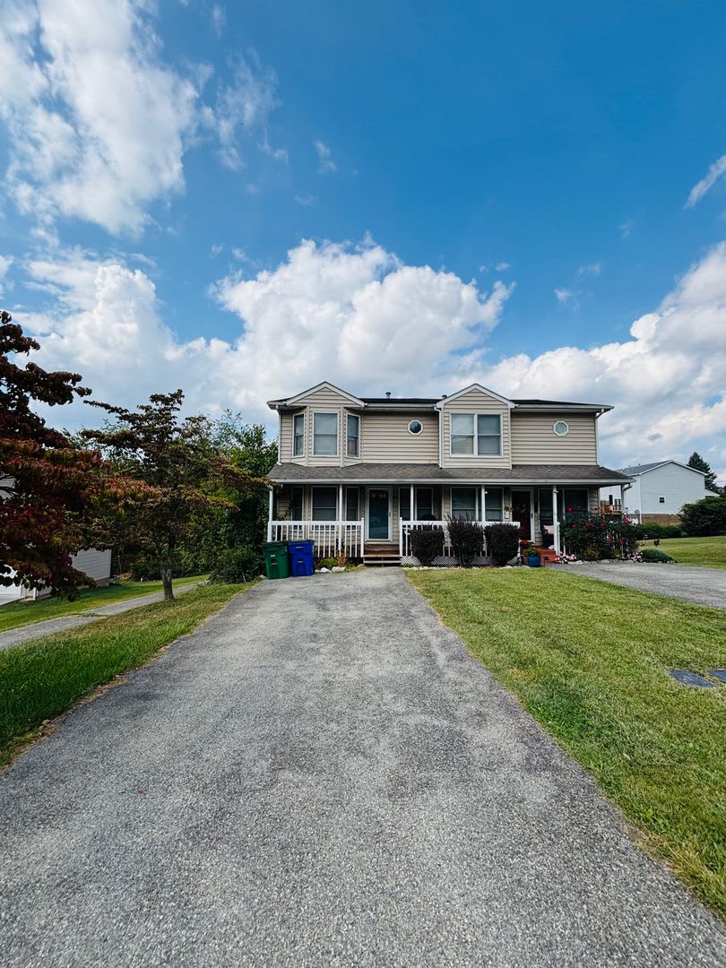 3 Bedroom 2 5 Bath Duplex – photo 1