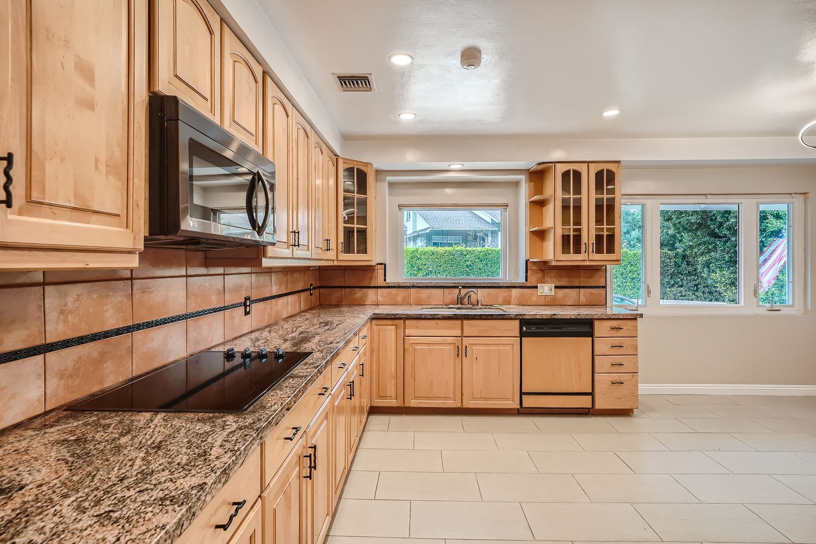 Updated 5-Bed Studio City Home on a Cul-de-Sac – photo 3