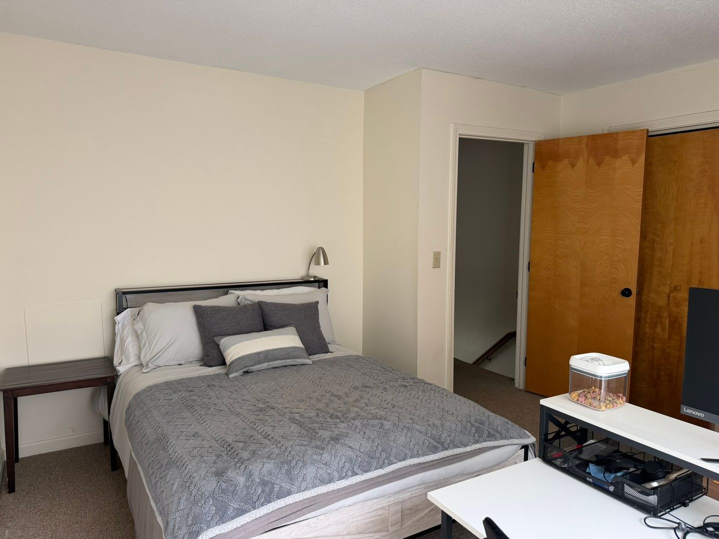2 bedroom, Lakeview condo – photo 5