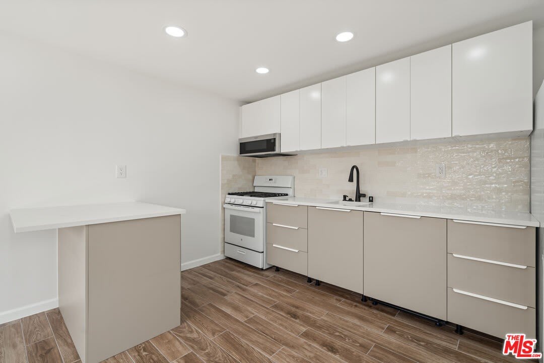 845 1 2 N Kilkea Dr – photo 5