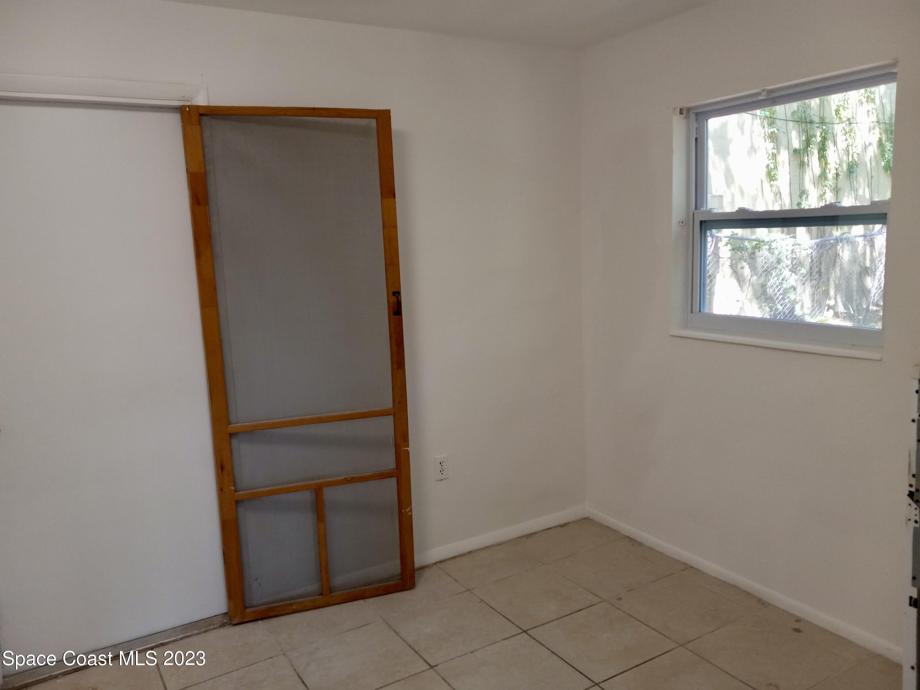354 Hibiscus Avenue – photo 5