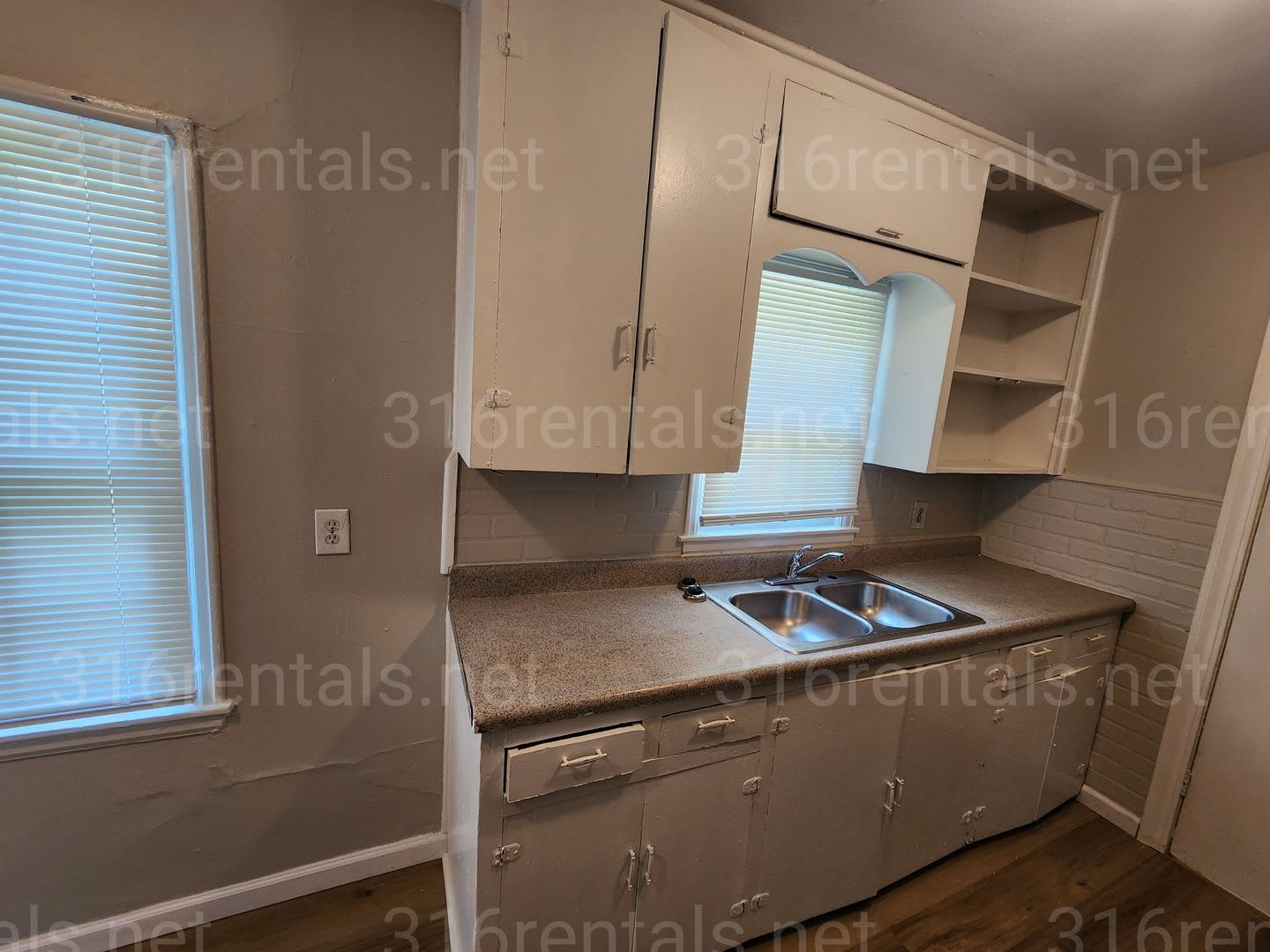 1 025 3 Bedroom 1 Bathroom Single Family Home – photo 3