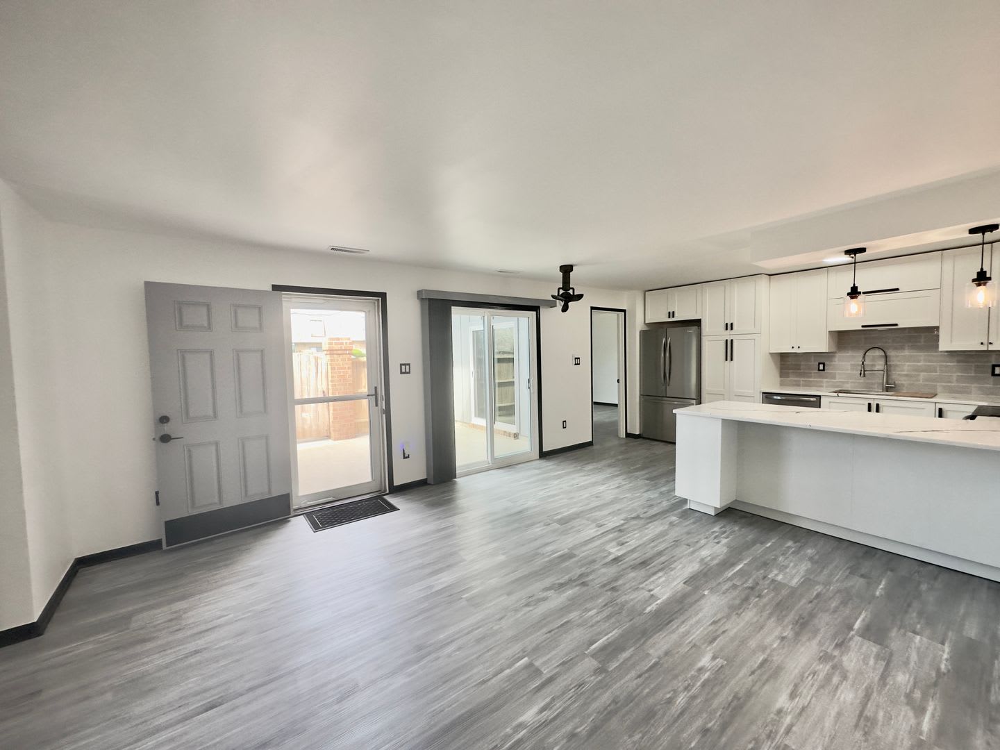 Luxury Newly Remodeled Condominium – photo 3