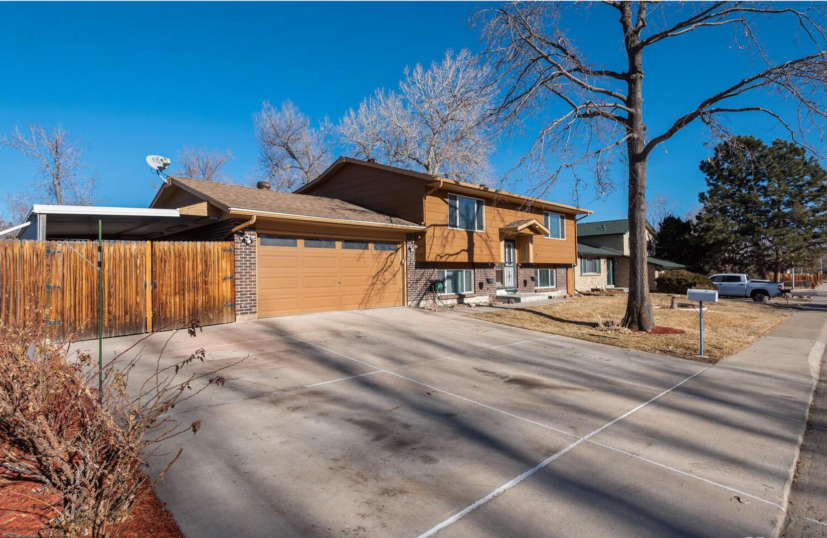 Updated 4 BD House in Sun Valley Estates! – photo 2