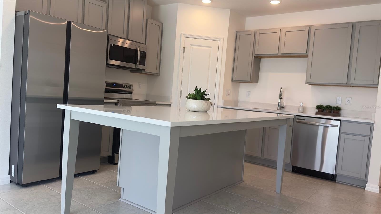 3879 ACADEMIA Avenue – photo 4