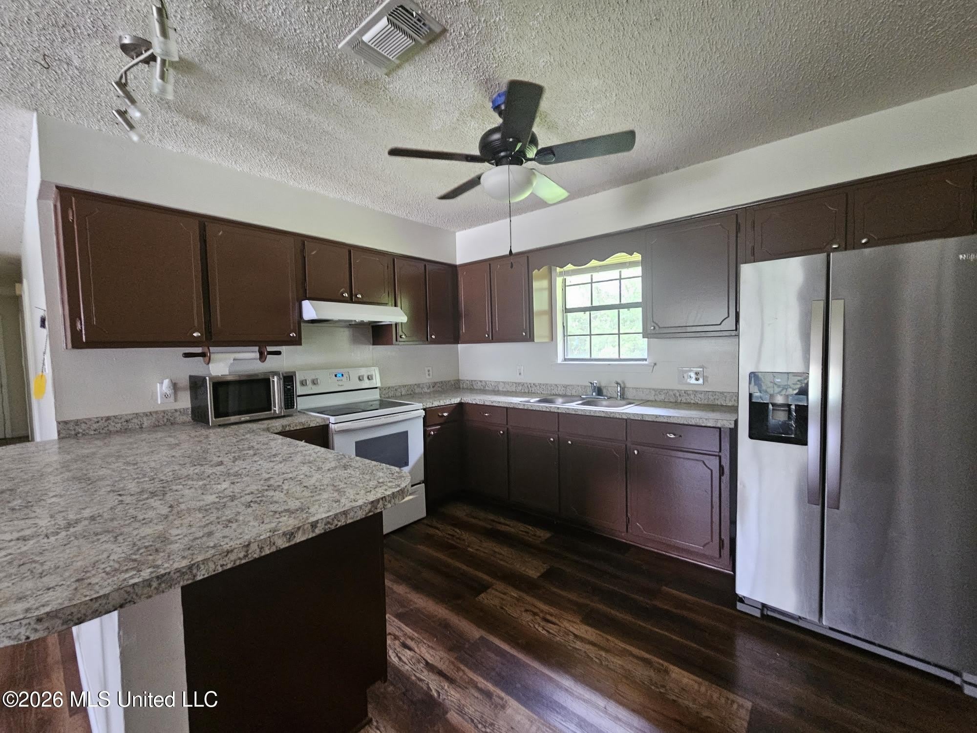 530 Easterbrook Street – photo 5