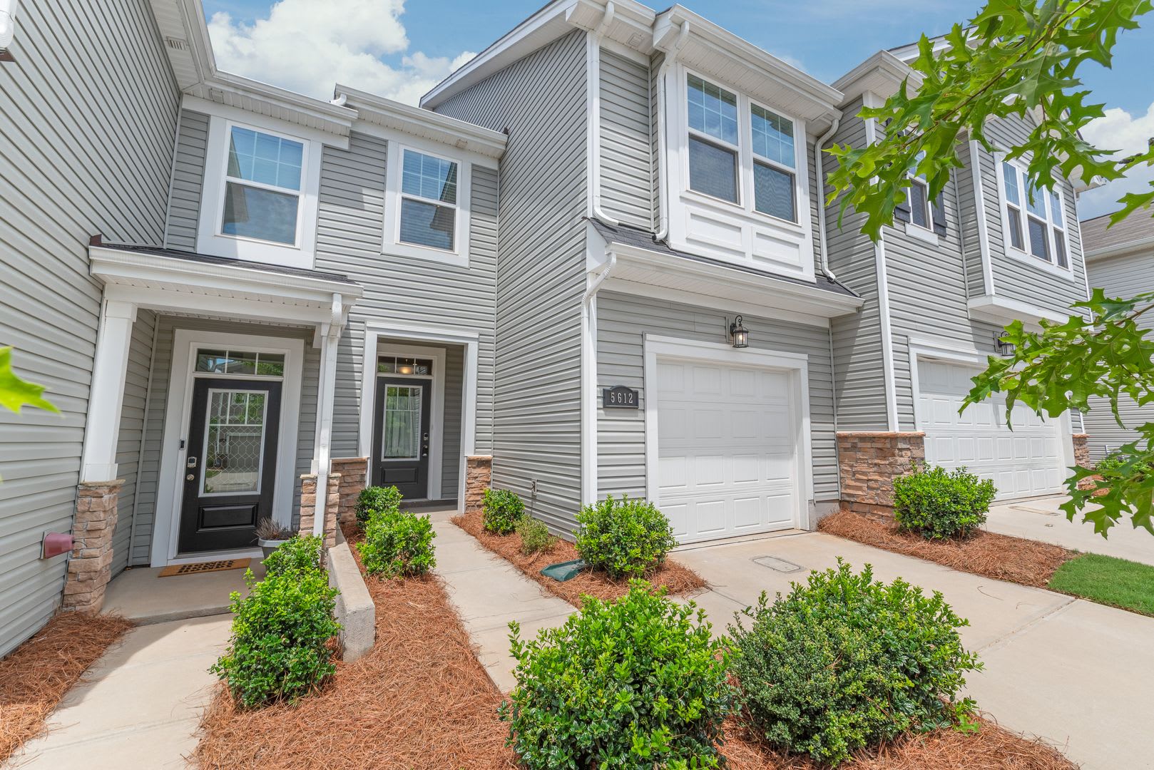 Like-New Townhome in Pristine, Move-In Ready Condition – photo 4
