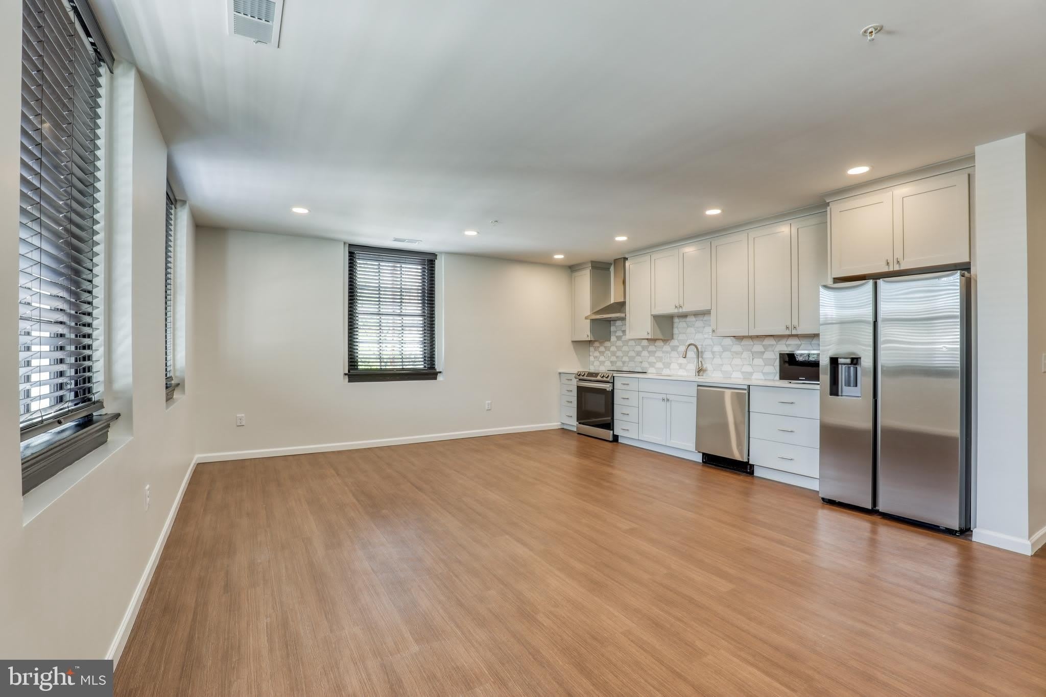 210 E BOSCAWEN ST – photo 3