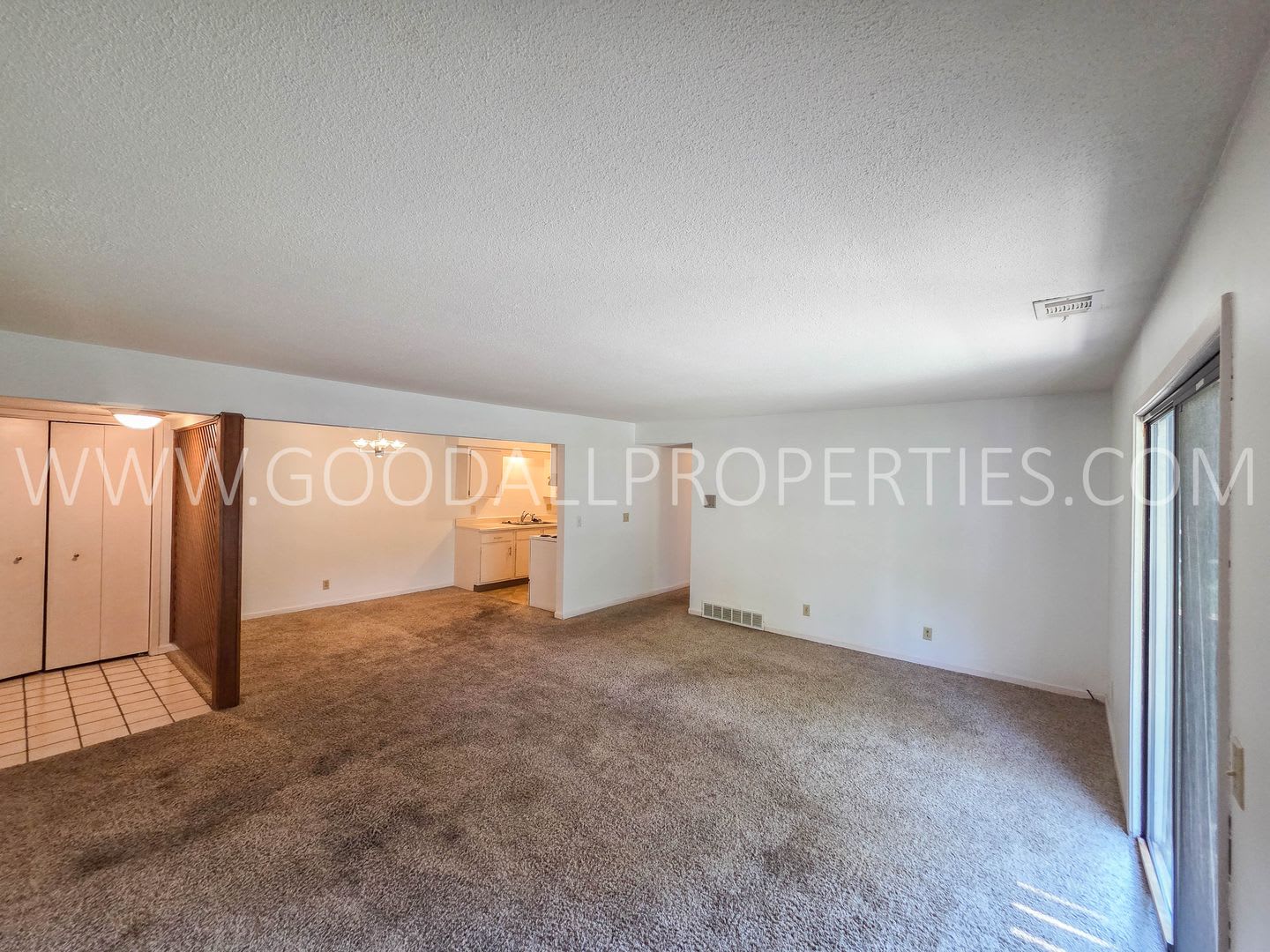 Short term lease available! 2 Bed, 2 Bath Condo with Pool Access in Clive – photo 5