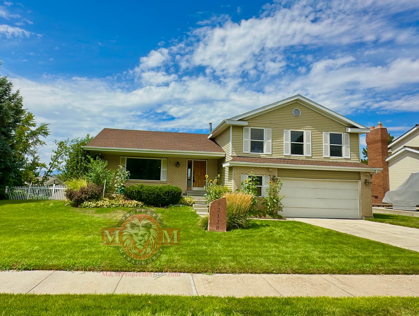 4 Bed 3.5 Bath Beautiful Home In Sandy – photo 1