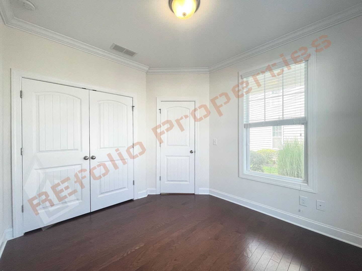 Beautiful 5 Bedroom End Unit Townhouse With 1St Floor Guest Suite And 3Rd Floor Loft Or 5Th Bedroom With Full Bathroom And Ev Charger In Garage In Overlook Amberly Cary Available Oct 5 – photo 5