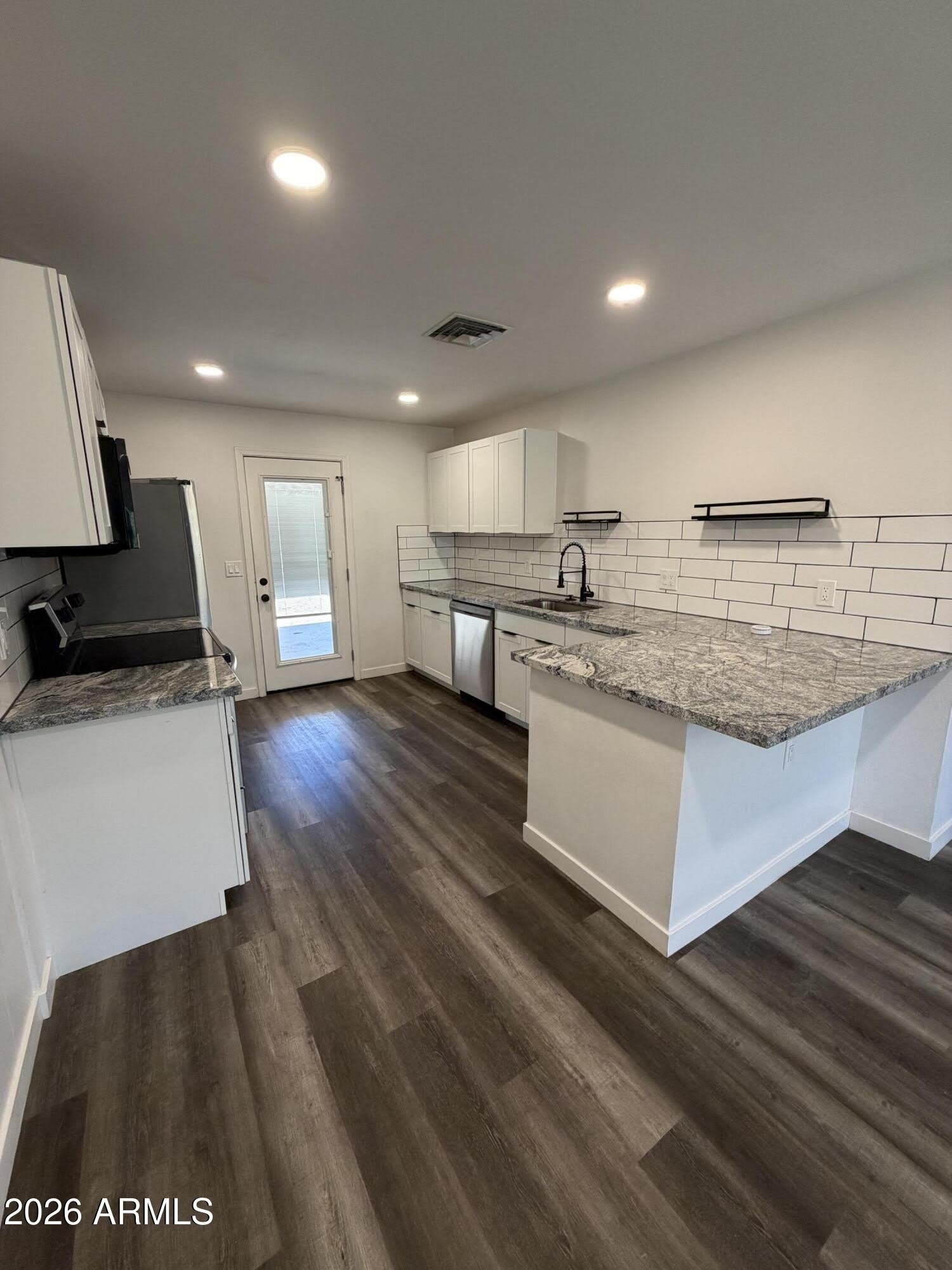 1229 W 4TH Street – photo 5