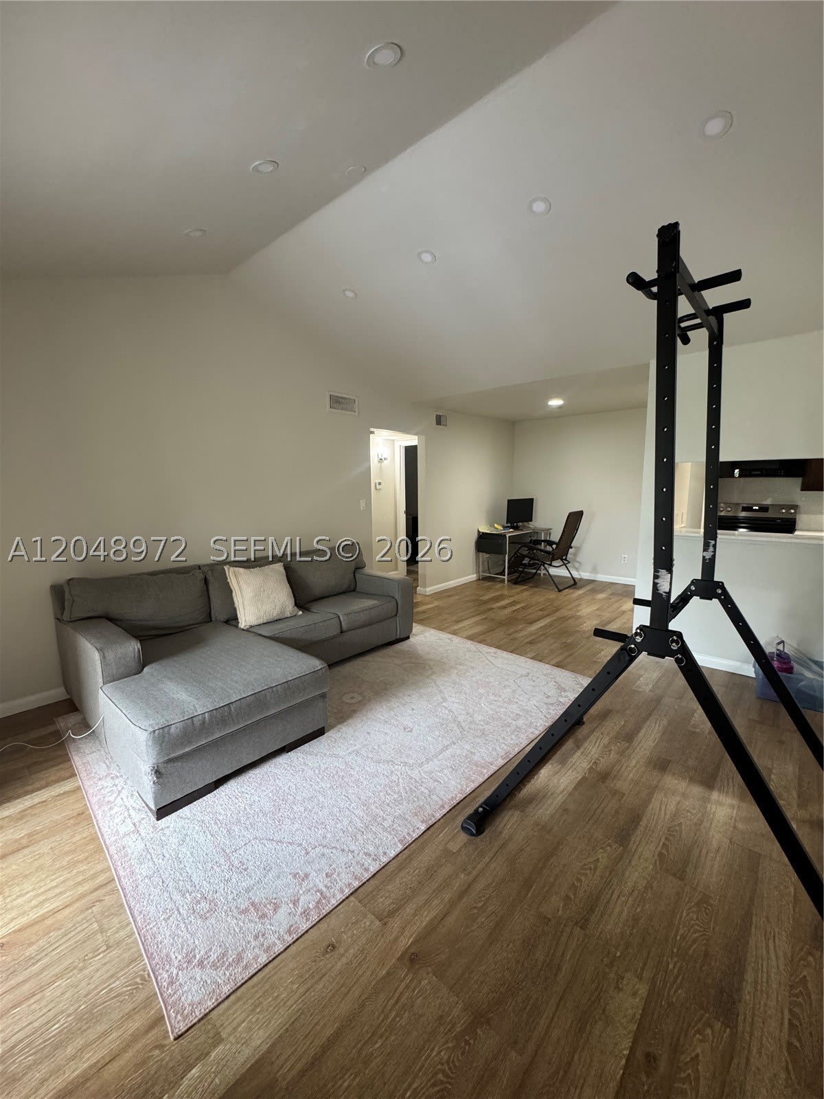 733 Riverside Dr – photo 3