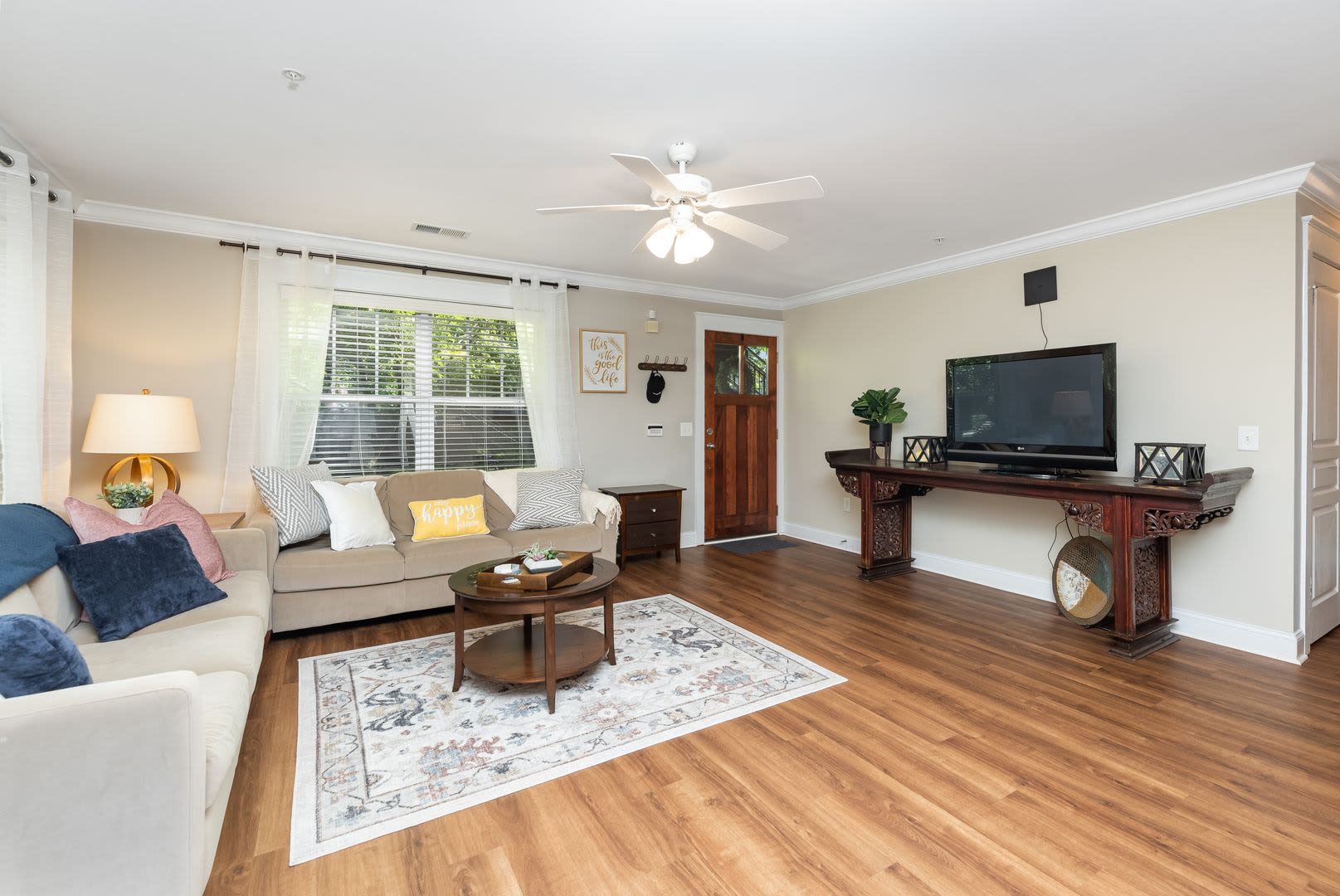 3 Bedroom Flat End Unit Apartment Available At Woodlands With 500 Deposit And 1 Month Free With Flexible Move In Date Set Up Your Tour Today – photo 3